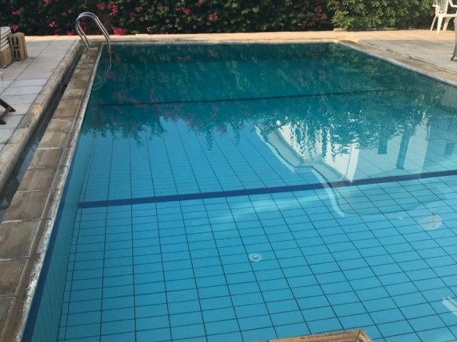 Отдельная вилла 3 + 1 с частным бассейном в красивом и достойном районе в Гирне - Лапта ** 