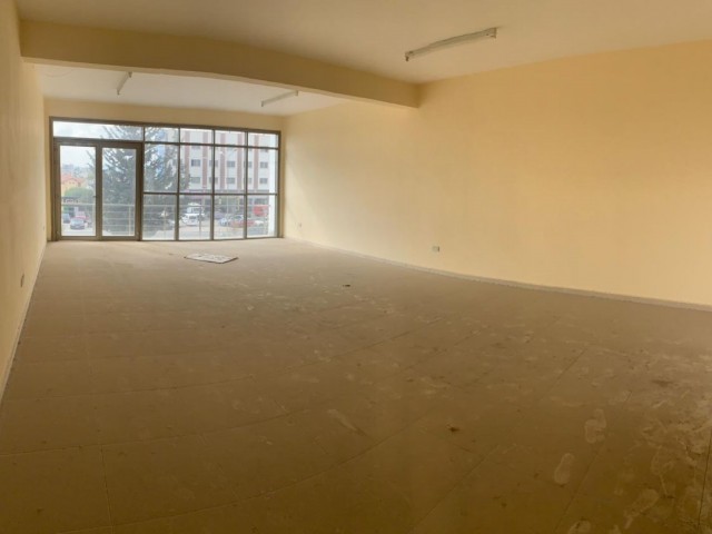 80 m2 Büro zur Miete in Nikosia - Industriegebiet an der Hauptstraße (3 Einheiten) ** 