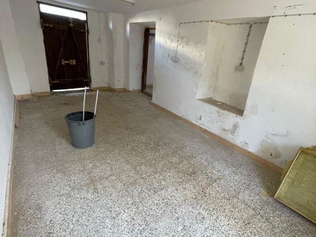 2+1 Haus mit Terrasse zum Verkauf in Nikosia - Stadtmauern (neu renoviert ) ** 