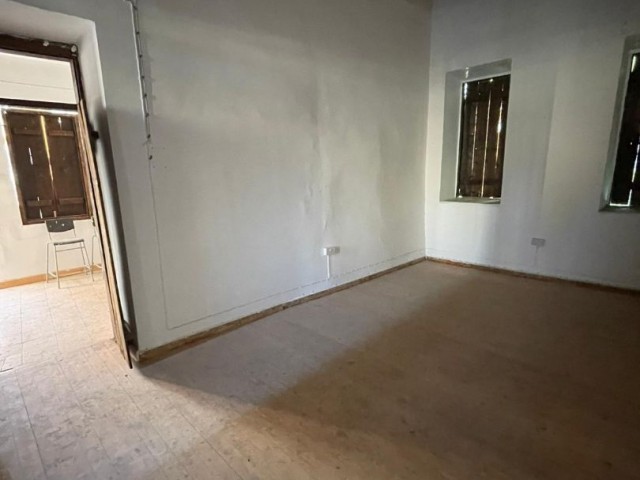 2+1 Haus mit Terrasse zum Verkauf in Nikosia - Stadtmauern (neu renoviert ) ** 