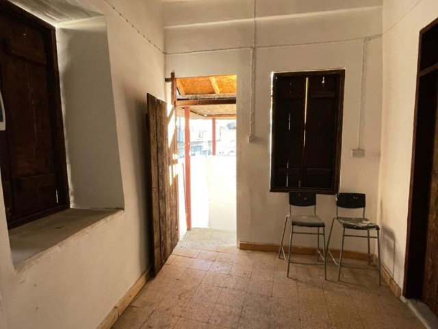 2+1 Haus mit Terrasse zum Verkauf in Nikosia - Stadtmauern (neu renoviert ) ** 