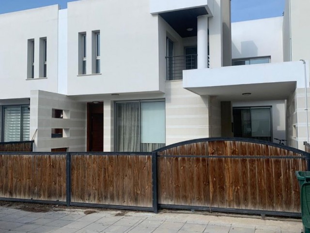 Küçük Kaymaklı'da Satılık Lüx İkiz Villa