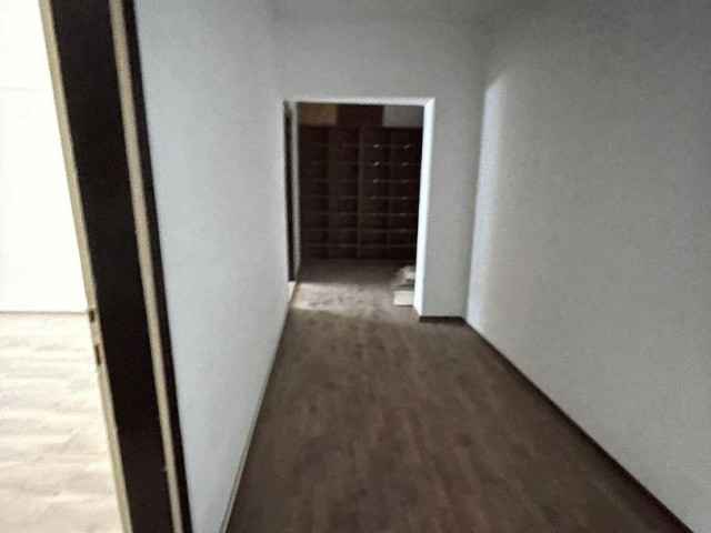 Büro zum Verkauf in Gehweite zu den Gerichten in Nikosia Stadtmauern ** 