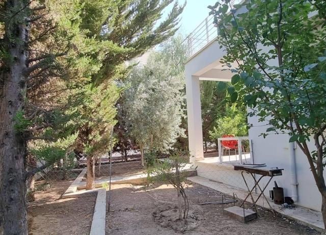 4+2 Villa Mit Großem Garten Zum Verkauf In Nikosia-Kermiya ** 