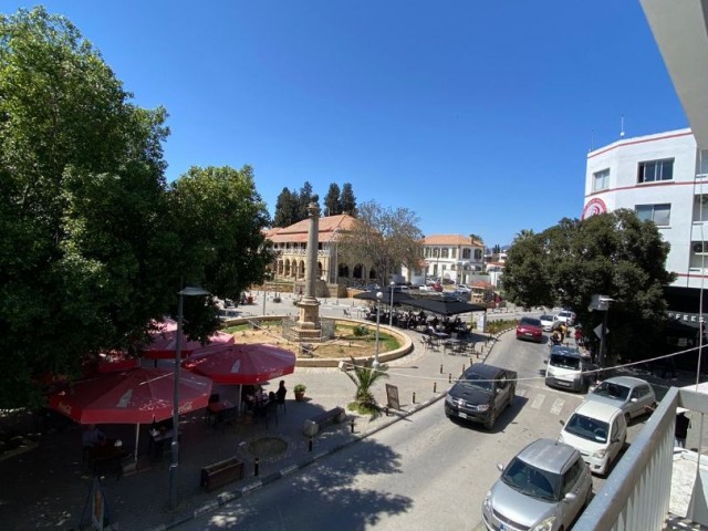 Mieten Sie einen Arbeitsplatz in zentraler Lage in Nikosia - Surlar (Büro / Klinik verfügbar) ** 