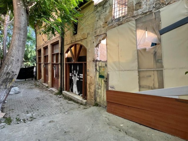 Laden Zum Verkauf In Einer Sackgasse Im Historischen Viertel Von Nikosia ** 