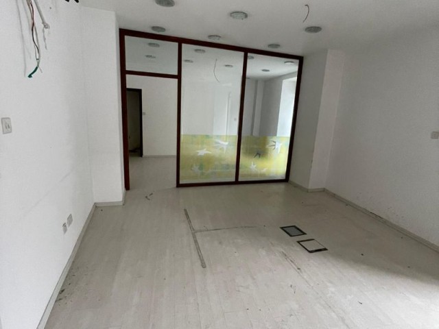 Lefkoşa Surlariçi'nde Kiralık 350 m2 - 2 Katlı Köşe Dükkan