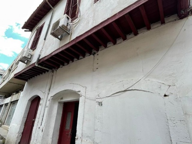 A Building with a Garden for Rent in the Central Location in Surlari ** 