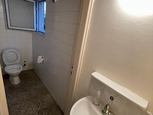 Büro Mit Balkon Zur Miete In Marmara ** 