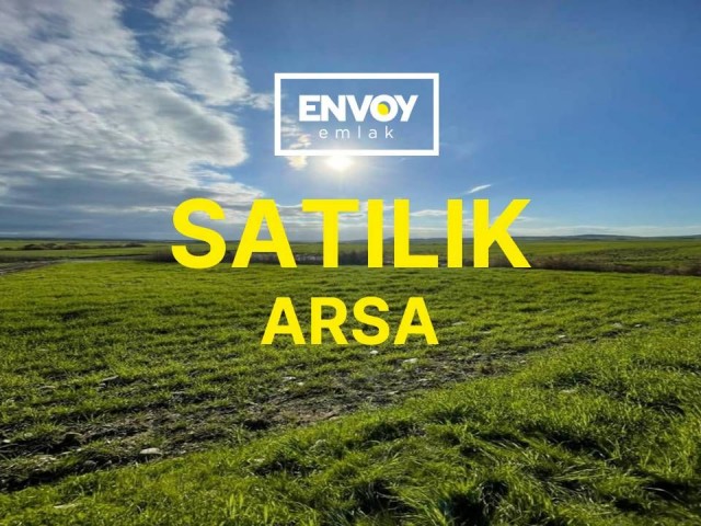 Küçük Kaymaklı'da Satılık  Villalık Köşe Arsa