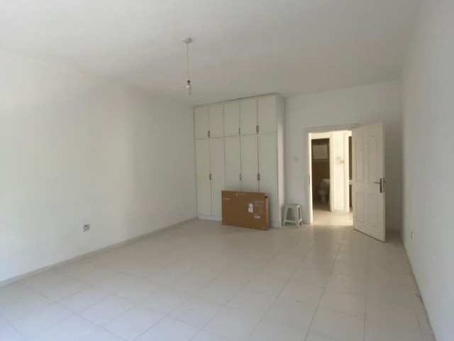 3+1 Büro zu vermieten in Kyrenia Zentrum ** 