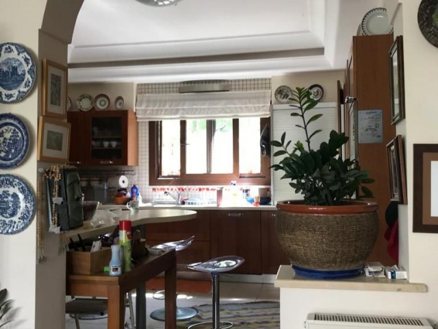 Ortaköyde Muhteşem Triplex  Merkezi Isıtmalı + Yardımcı Evlı Konut veya Ticari Villa 5+2 Kiralık veya Satılık Villa