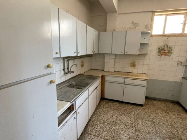 3+1 Wohnung zum Verkauf an der Hauptstraße in zentraler Lage in alayköy ** 