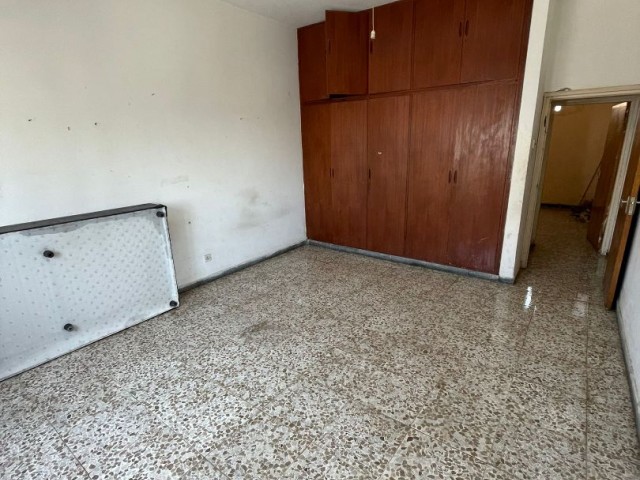 3+1 Wohnung zum Verkauf an der Hauptstraße in zentraler Lage in alayköy ** 