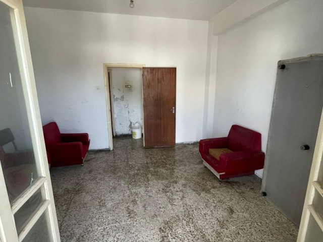 3+1 Wohnung zum Verkauf an der Hauptstraße in zentraler Lage in alayköy ** 