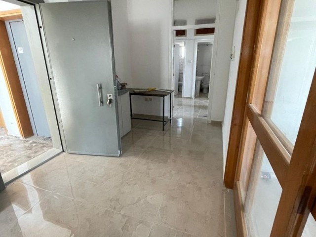 Spacious 3+ 1 Apartment with Balcony for Rent in Dereboyunda ** 