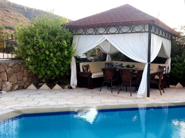 Karsiyaka 3 + 1 180m2 Villa with Yellow Stone Pool ** 