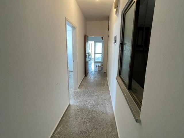 Renovated 3 + 1 Opportunity Apartment for Sale in Göçmenköy ** 