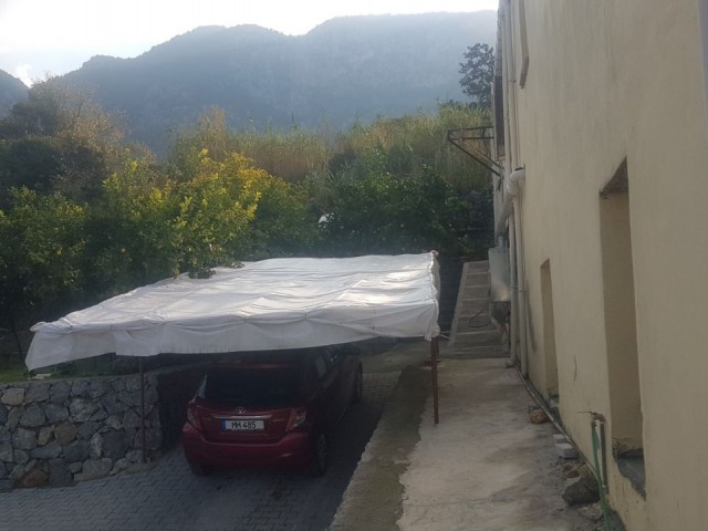 Schnäppchen 2-stöckiges Haus mit Meerblick im Dorf in Lapta