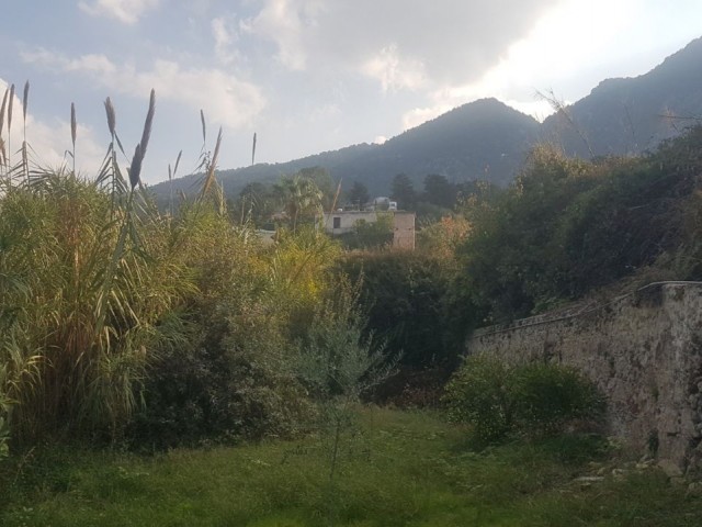 Schnäppchen 2-stöckiges Haus mit Meerblick im Dorf in Lapta