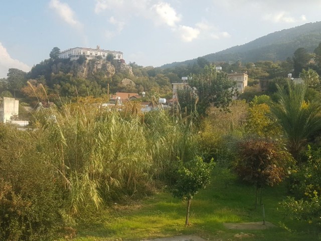 Schnäppchen 2-stöckiges Haus mit Meerblick im Dorf in Lapta