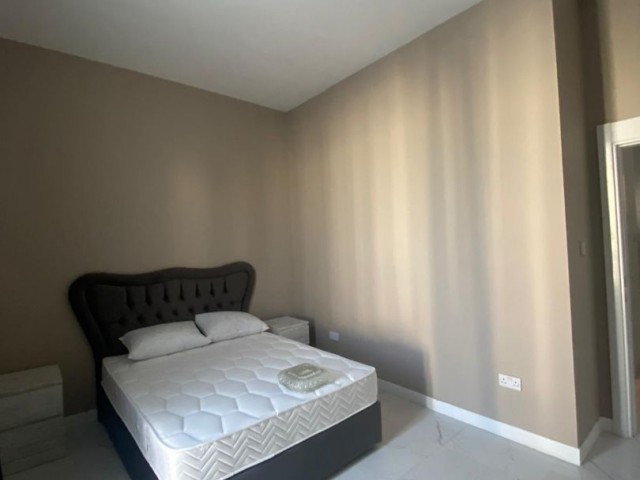 Alsancak 2+1 Lux Wohnung zur Miete