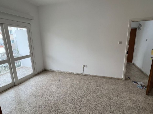 Kumsal Bölgesinde 3+1 Eşyasız Kiralık Daire