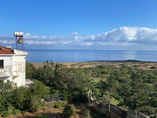 Freistehende Villen in Sadrazamköy in Gehweite zum Meer