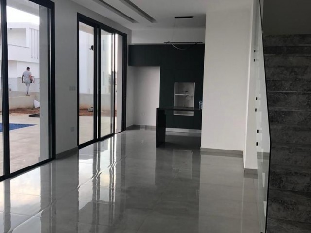 Yeni Boğaziçin'de Modern Lüx Özel  Havuzlu 4+1 Villa