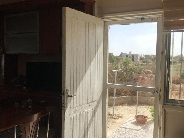 3+2 Einstöckiges Einfamilienhaus in Nikosia Haspolat Freistehendes einstöckiges Haus auf 1440 m2 Land! Es gibt mehr Zonierung auf dem Land verwendet werden