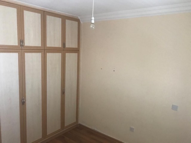 Zu verkaufen 3+1 Wohnung in Kyrenia Zentrum