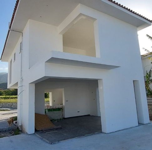 Luxuriöse (3+1) 185 m2 große freistehende Villa mit privatem Pool in herrlicher Lage in Alsancak / Yesiltepe mit ungehindertem Meer- und Bergblick 