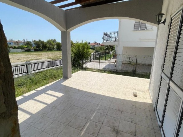 3+1 Gartenvilla mit Kamin zur Miete in Göçmenköy