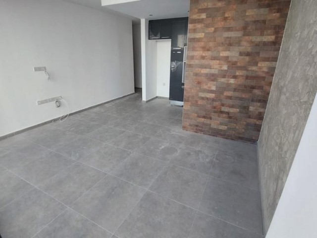 Moderne 2+1-Wohnung im Erdgeschoss zum Verkauf in Küçük Kaymaklı