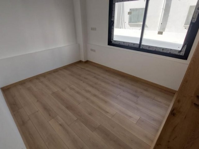 Moderne 2+1-Wohnung im Erdgeschoss zum Verkauf in Küçük Kaymaklı