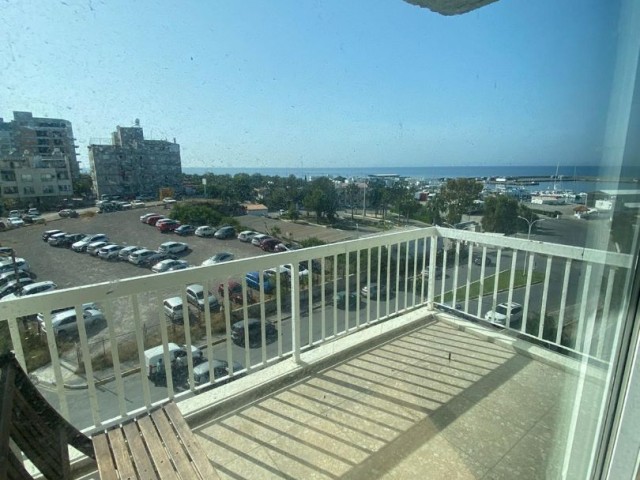 Girne Merkezde Deniz Manzaralı Satılık 2+1 Yatırımlık Daire 