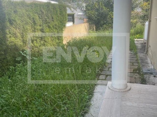 Lux 4+2 Detached Villa with Central Heating and Garden in Kızılbaş