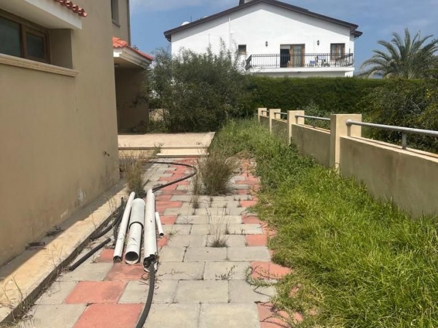 Lux 4+2 Detached Villa with Central Heating and Garden in Kızılbaş