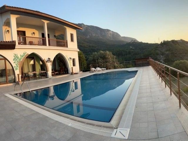 Villa mit Pool zu vermieten in Bellapais