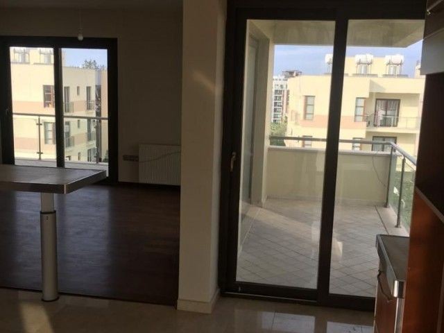 3+1 (170 m2) Lux-Penthouse mit Gemeinschaftspool, Berg- und Meerblick zum Verkauf im Girne Center