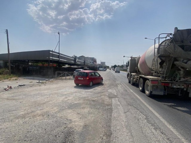 زمین گالری برای اجاره در جاده اصلی در Hamitköy