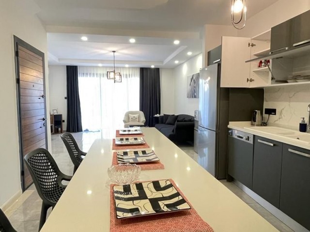 Girne Zeytinlik'te Ortak Havuzlu Ultra Lüx Ful Eşyalı Satılık 3+1 Triplex Villa