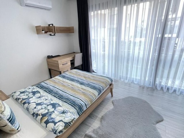 Ultra-luxuriös möblierte 3+1-Triplex-Villa mit Gemeinschaftspool zum Verkauf in Zeytinlik, Kyrenia