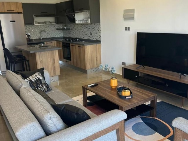 Girne Zeytinlik'te Ortak Havuzlu Ultra Lüx Ful Eşyalı Satılık 3+1 Triplex Villa