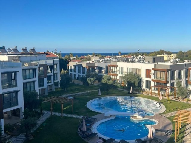 Girne Zeytinlik'te Ortak Havuzlu Ultra Lüx Ful Eşyalı Satılık 3+1 Triplex Villa