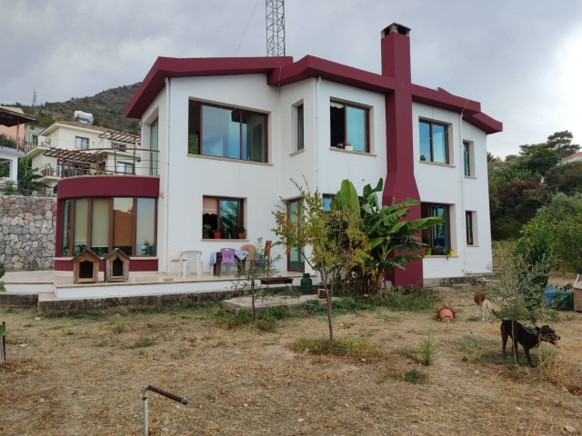 5+1 Villa zum Verkauf mit Blick auf die Berge und das Meer in der Region Alsancak