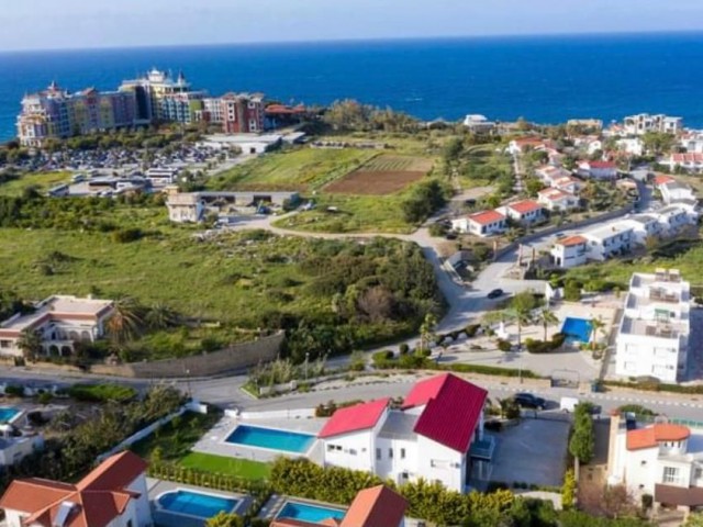 Alsancak'da Dağ Deniz Manzaralı 5+1 Satılık Özel Havuzlu Villa