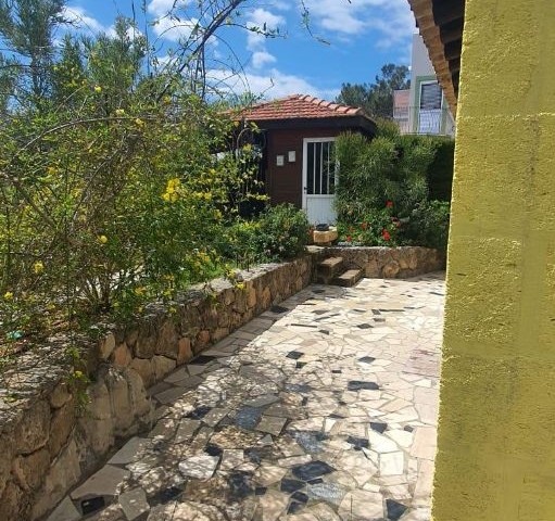 3+1 Villa zum Verkauf mit herrlichem Berg- und Meerblick in Çatalköy