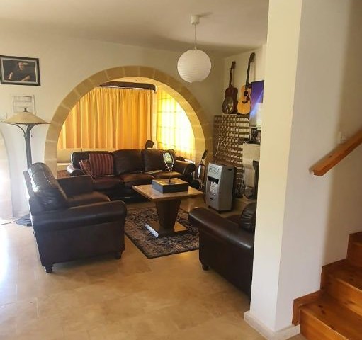 3+1 Villa zum Verkauf mit herrlichem Berg- und Meerblick in Çatalköy
