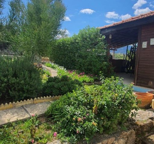 3+1 Villa zum Verkauf mit herrlichem Berg- und Meerblick in Çatalköy